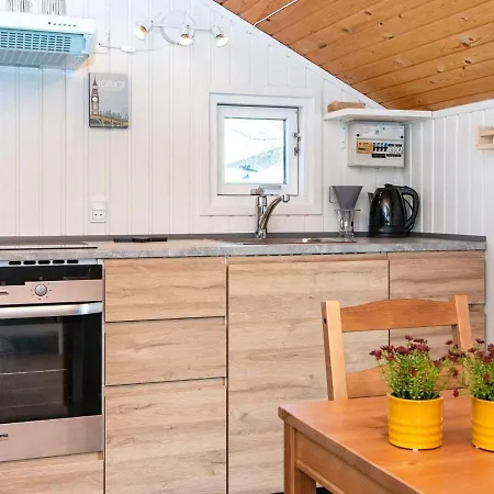 4 Person In Hemmet-by Traum Hemmet