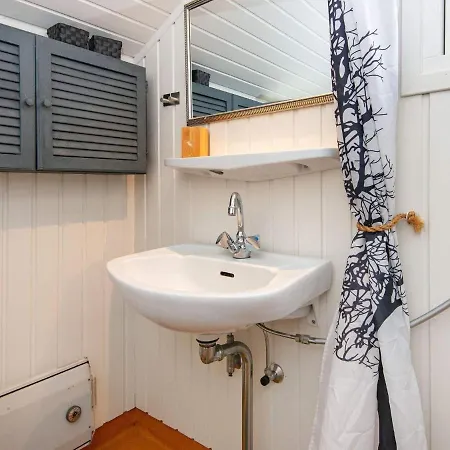 4 Person In Hemmet-by Traum * Hemmet