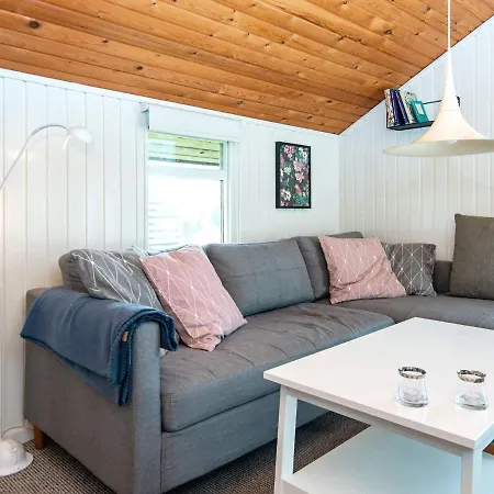 4 Person In Hemmet-by Traum * Hemmet