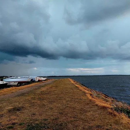 4 Person In Hemmet-by Traum *