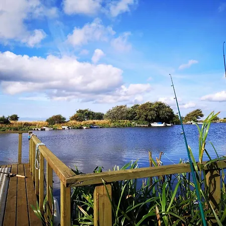 4 Person In Hemmet-by Traum