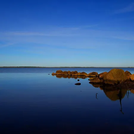 4 Person In Hemmet-by Traum *