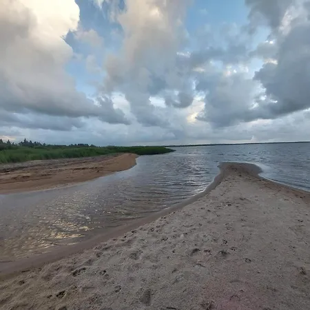 4 Person In Hemmet-by Traum *